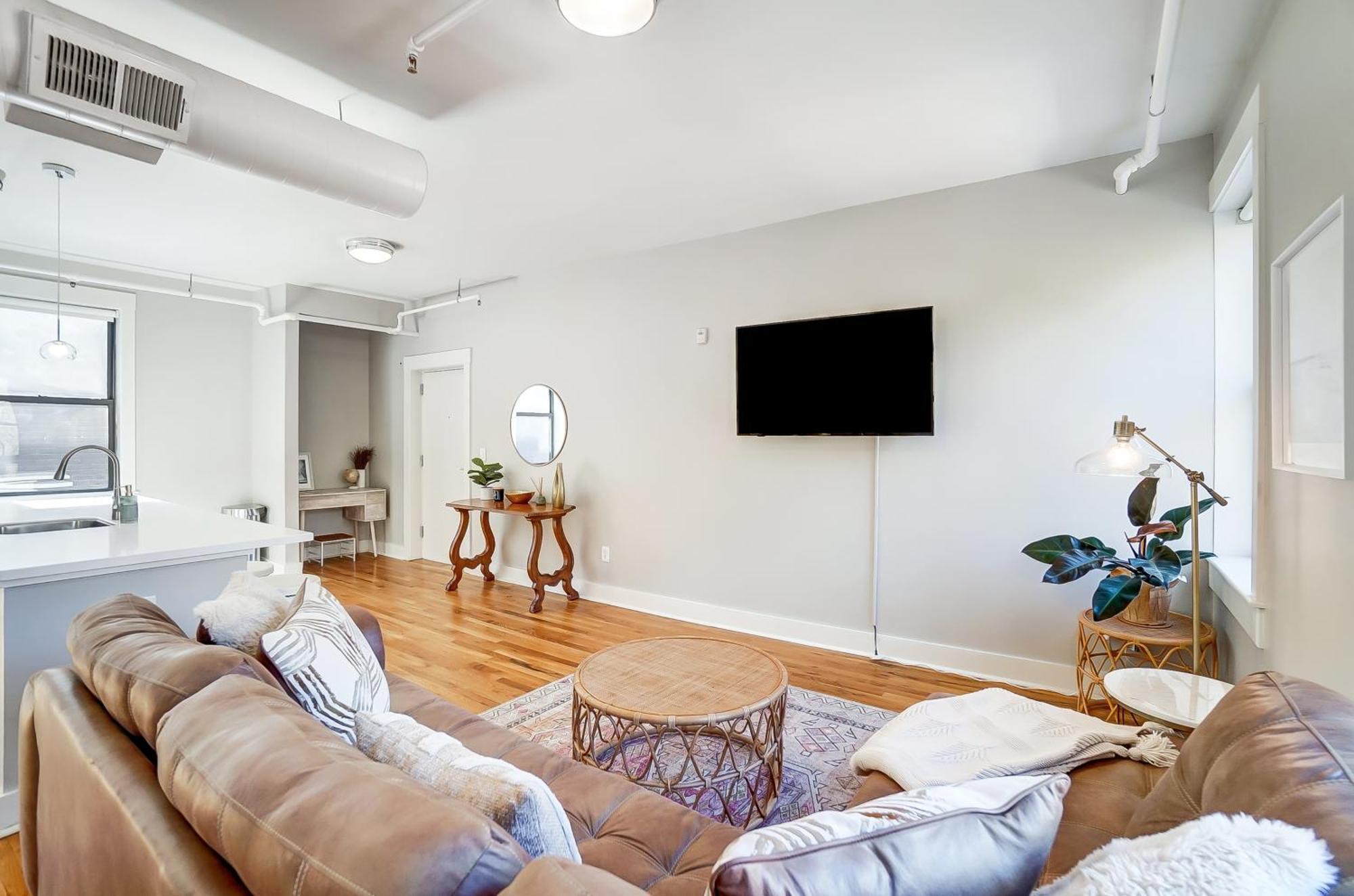 Sunny Downtown Apartment, Walk To Washington Park! Cincinnati Eksteriør billede