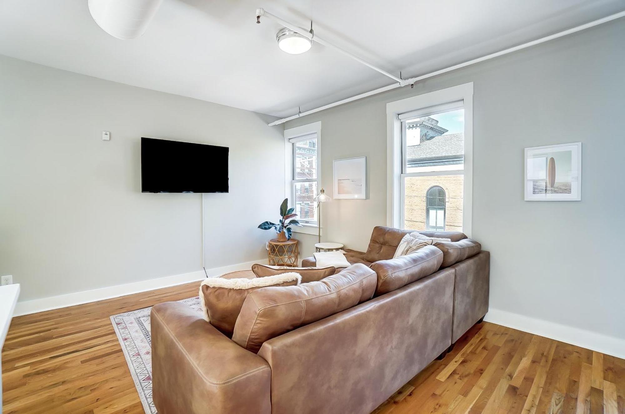 Sunny Downtown Apartment, Walk To Washington Park! Cincinnati Eksteriør billede